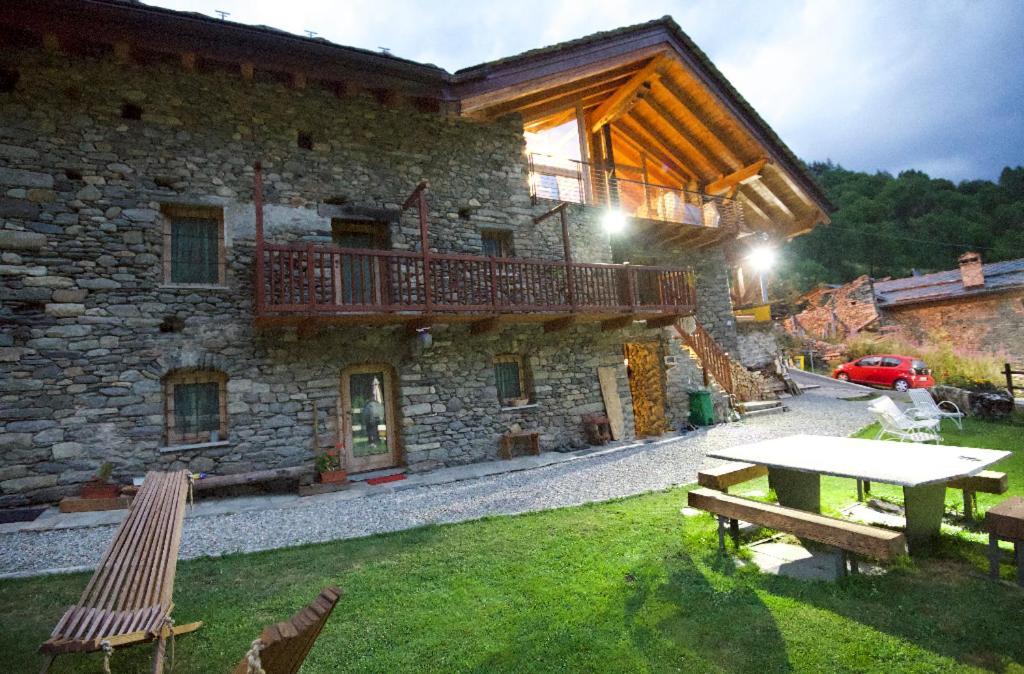 Nuit A Pleiney Bed & Breakfast Saint-Rhemy-En-Bosses Exterior photo